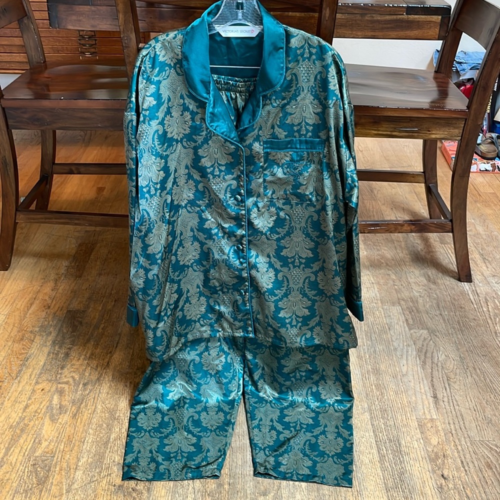 Victoria’s Secret vintage satin pajama set size large
